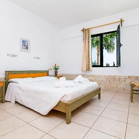 Dionysos Hotel 3*